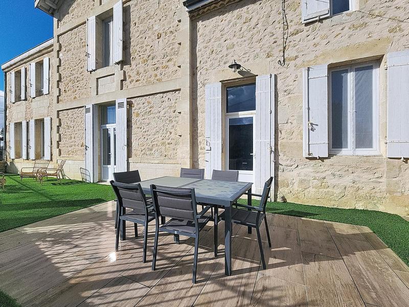 Maison - 215 m² - 8 pièces