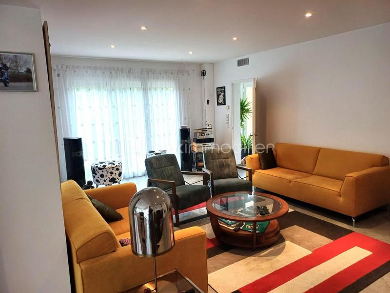 Maison - 243 m² - 8 pièces