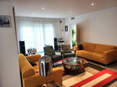 Maison - 243 m² - 8 pièces