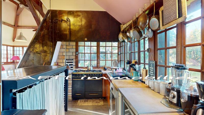 Maison - 235 m² - 10 pièces