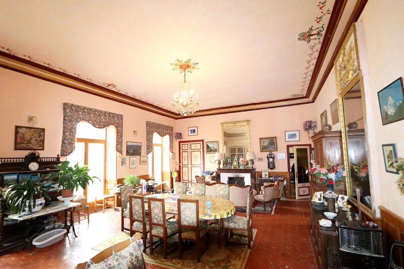 Demeure - 623 m² - 26 pièces