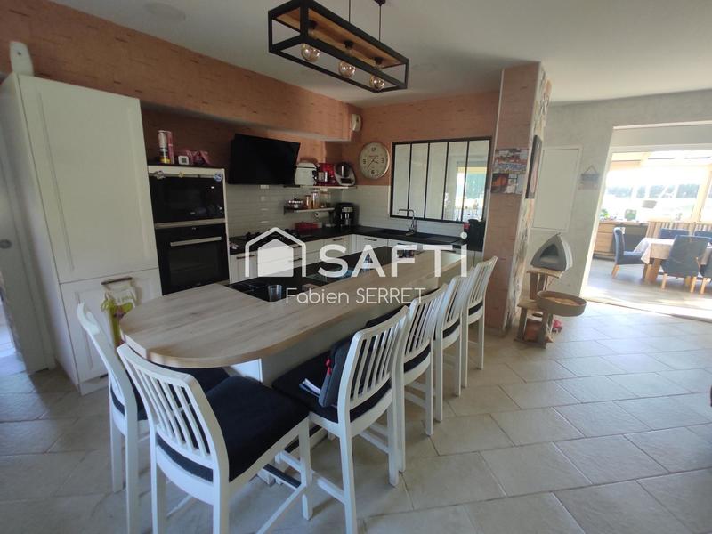 Maison - 203 m² - 8 pièces