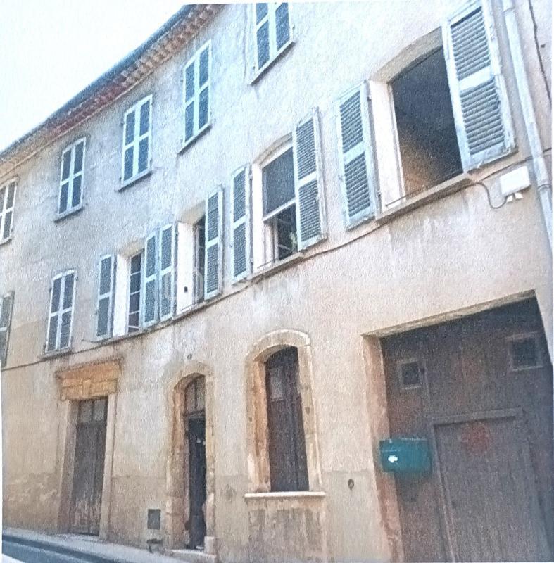 Maison - 585 m² - 10 pièces