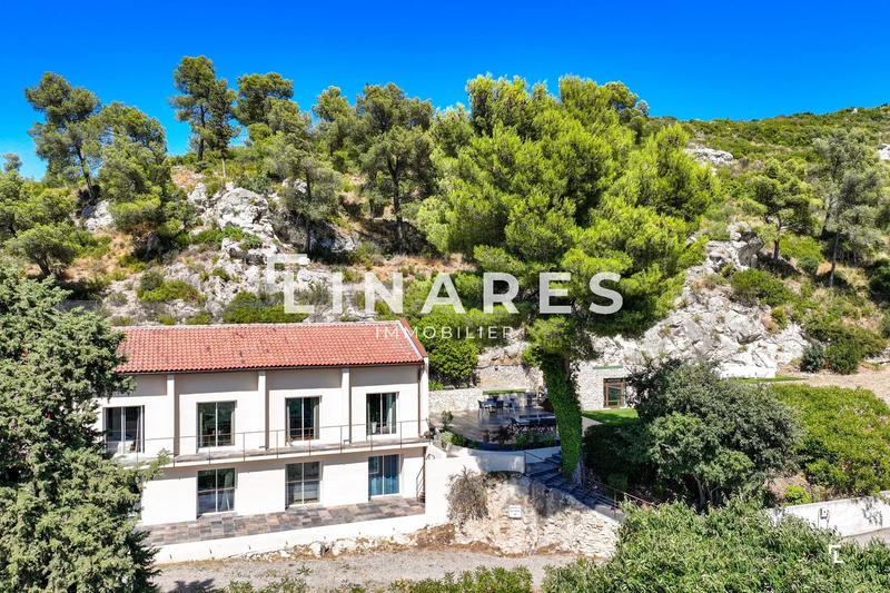 Maison - 239 m² - 6 pièces