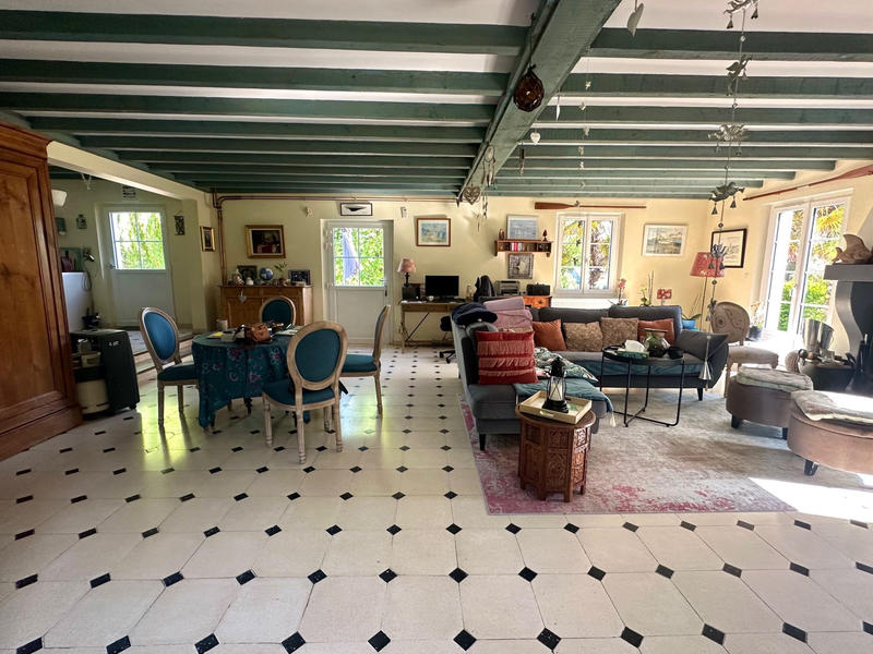 Maison - 180 m² - 9 pièces