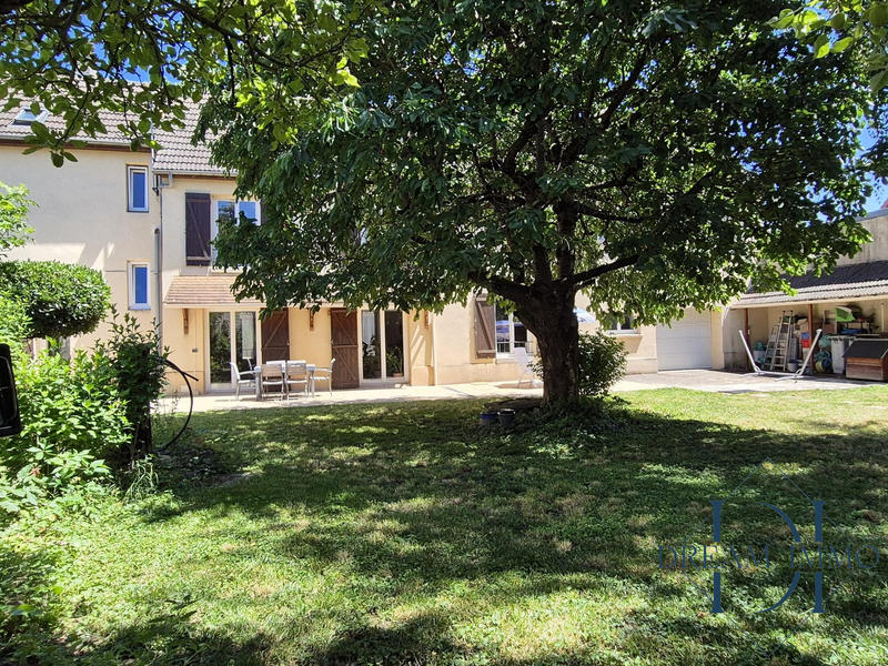 Maison - 221 m² - 9 pièces