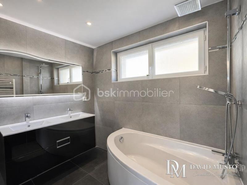 Maison - 108 m² - 5 pièces