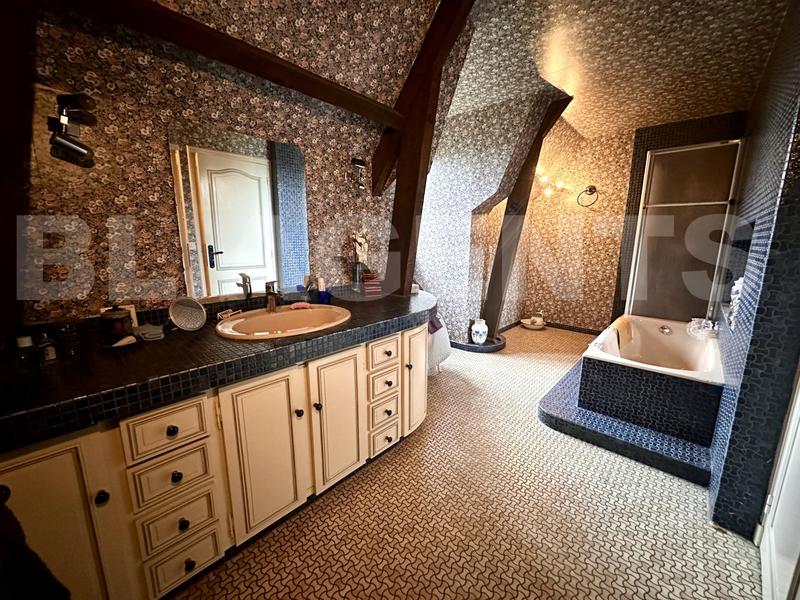 Maison - 206 m² - 8 pièces