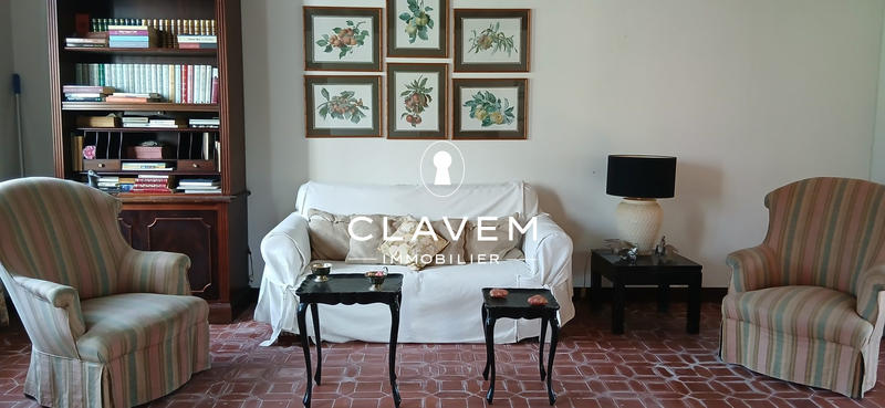 Maison - 310 m² - 13 pièces