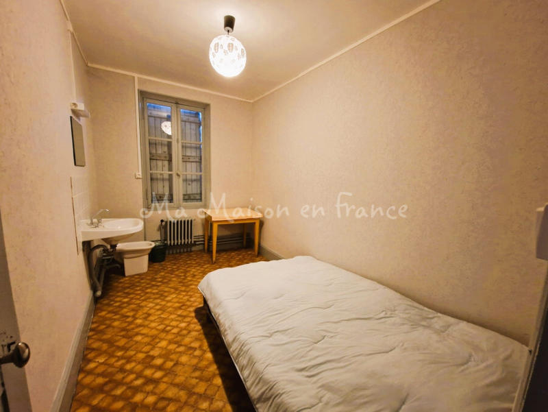 Maison - 250 m² - 12 pièces