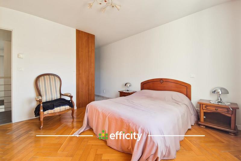 Maison - 200 m² - 6 pièces