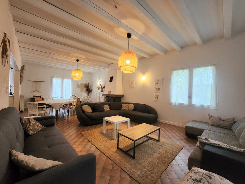 Maison - 220 m² - 7 pièces