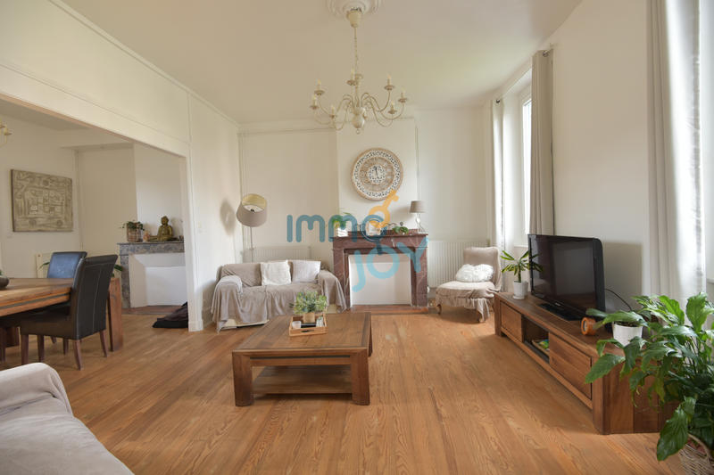 Maison - 212 m² - 8 pièces