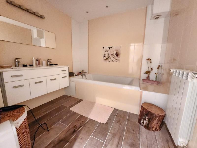 Maison - 200 m² - 8 pièces