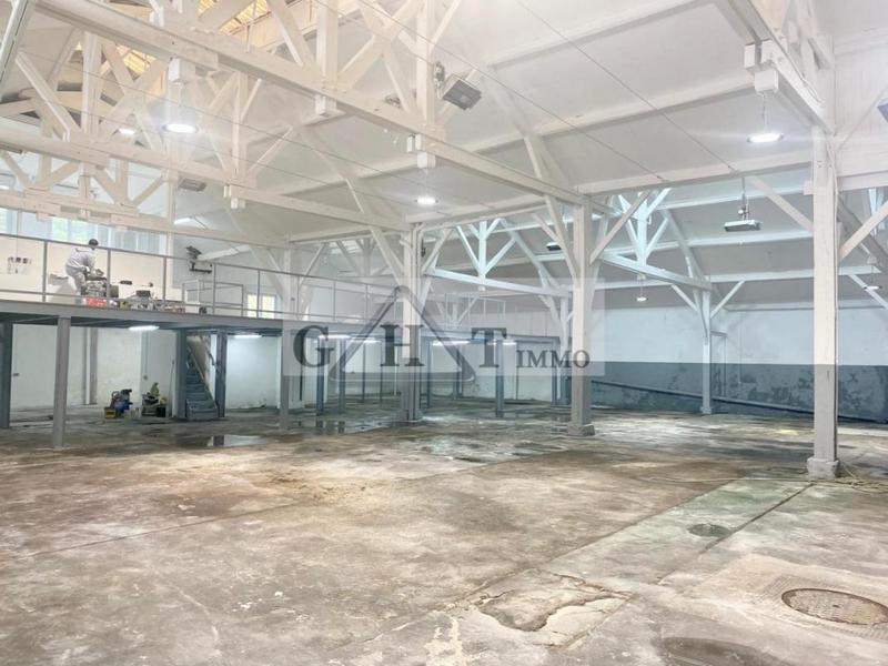 Entrepôt - 874 m²