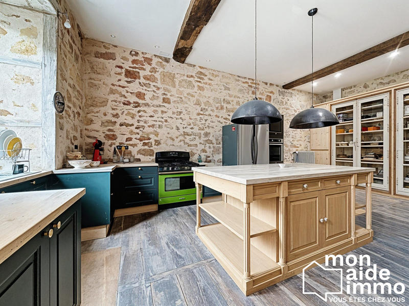 Maison - 300 m² - 12 pièces