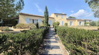 Villa - 252 m² - 9 pièces