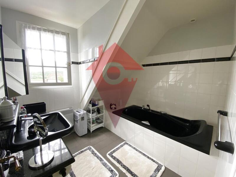 Maison - 205 m² - 8 pièces