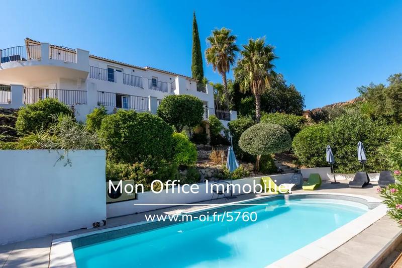 Maison - 230 m² - 8 pièces