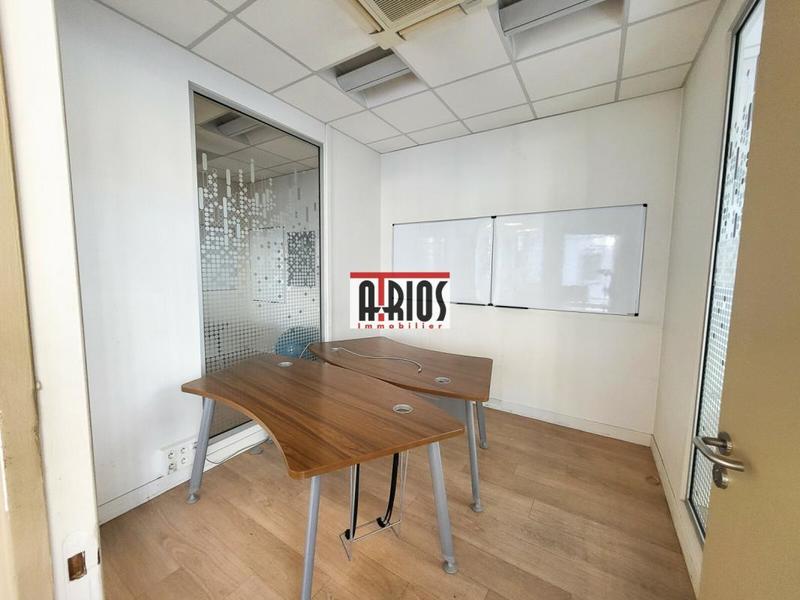 Local d'activité / Entrepôt - 242 m²