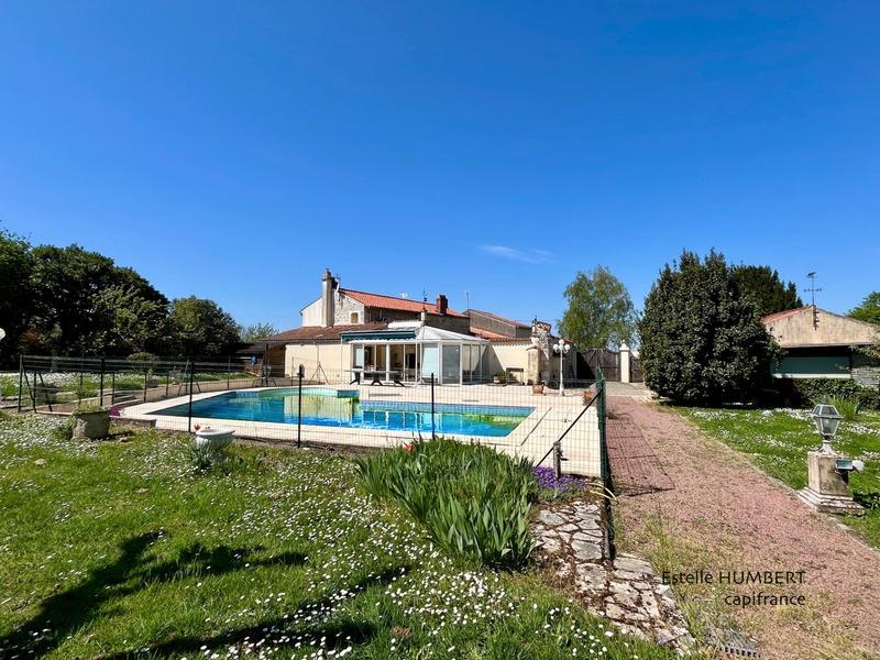 Maison - 205 m² - 10 pièces