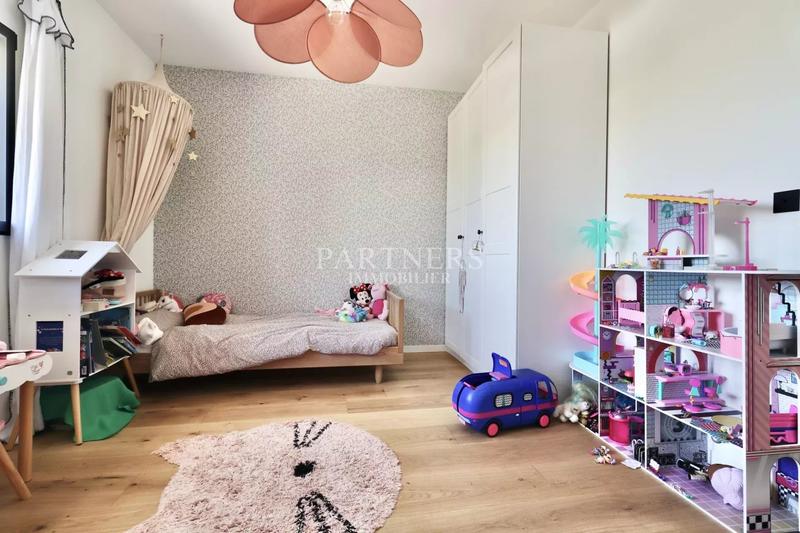 Maison - 240 m² - 6 pièces