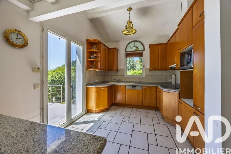 Maison - 203 m² - 6 pièces