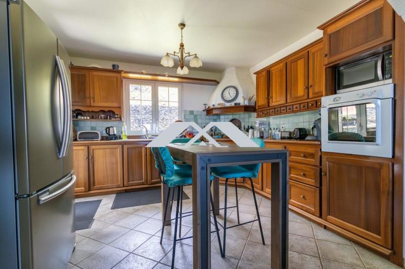 Villa - 264 m² - 9 pièces