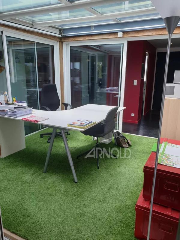 Bureau - 90 m² - 6 pièces