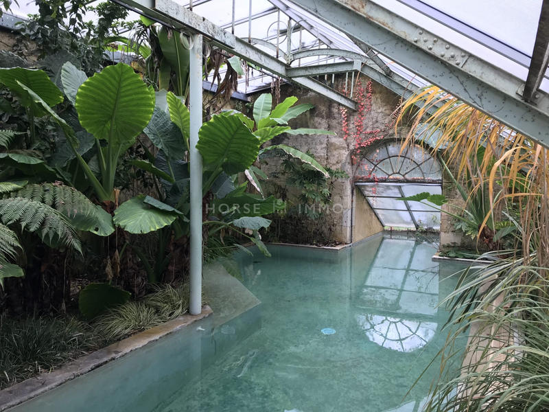 Maison - 600 m² - 25 pièces