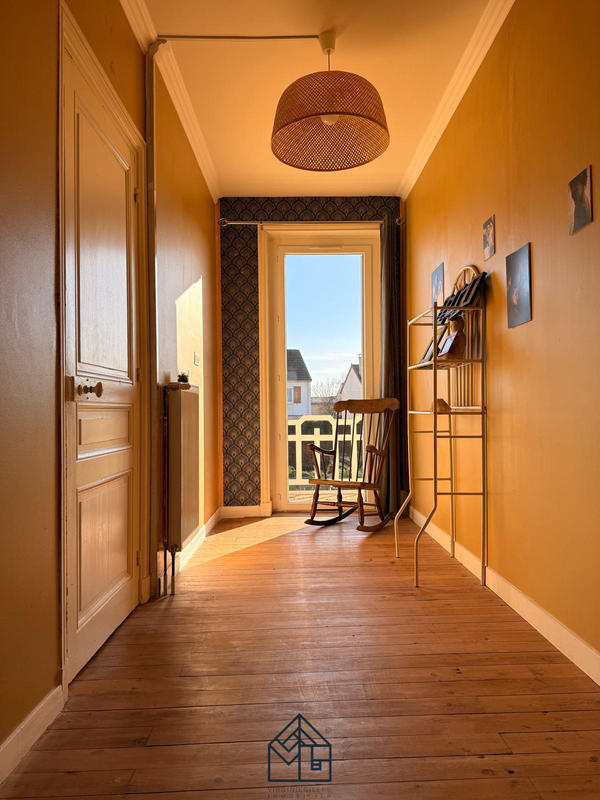 Maison - 242 m² - 7 pièces