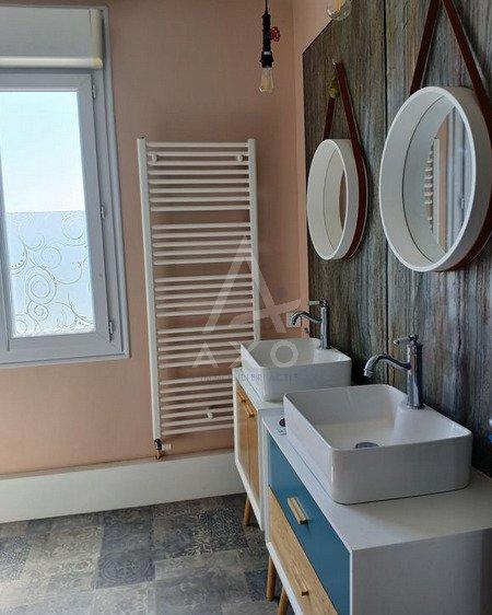 Maison - 146 m² - 8 pièces