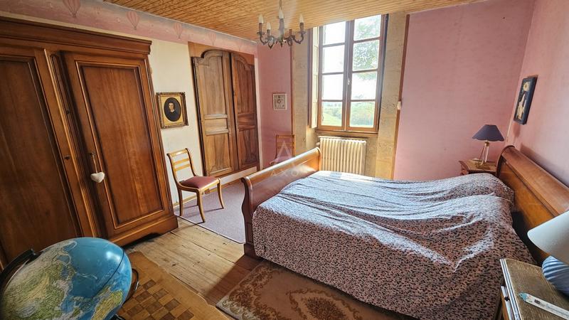 Maison - 337 m² - 6 pièces