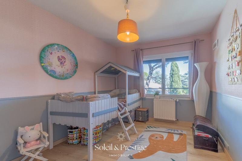 Maison - 180 m² - 9 pièces