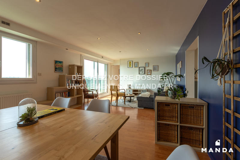 Chambre - 9 m² - 5 pièces