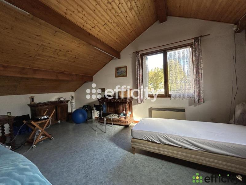 Maison - 219 m² - 10 pièces