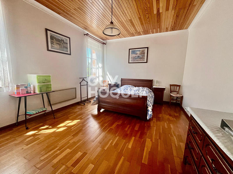 Maison - 214 m² - 5 pièces