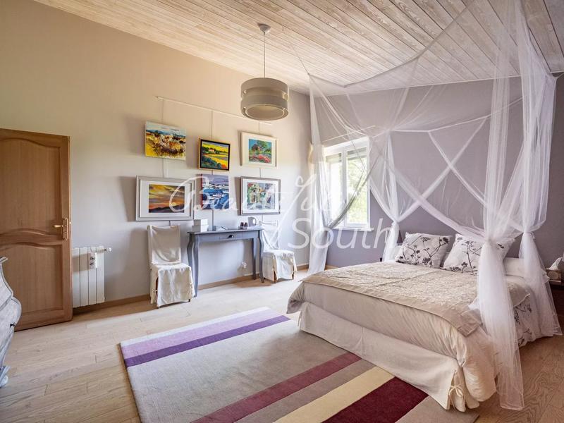 Mas - 345 m² - 10 pièces