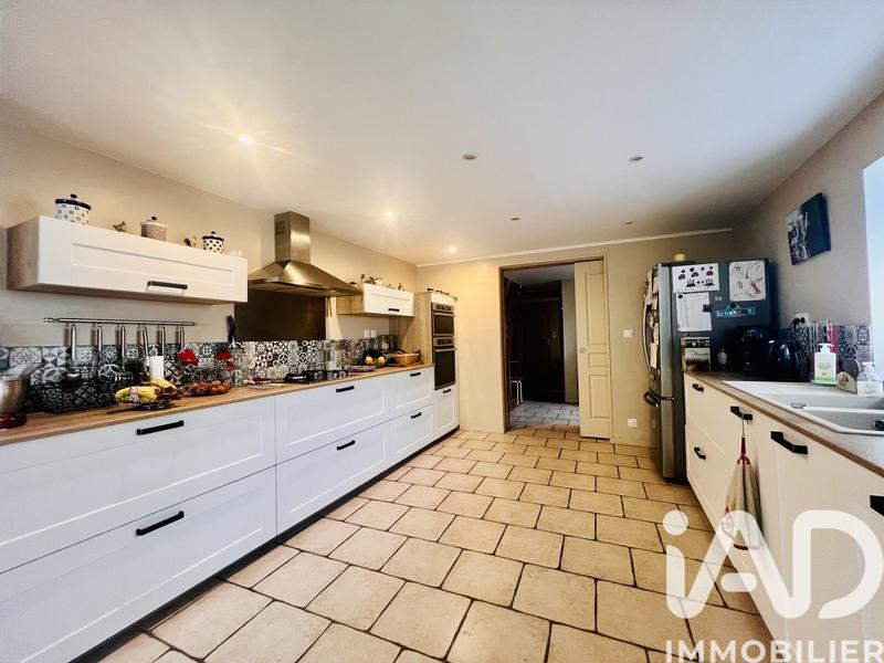 Maison - 202 m² - 6 pièces