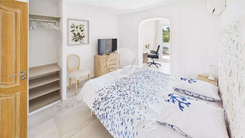 Viager - Maison - 307 m² - 6 pièces