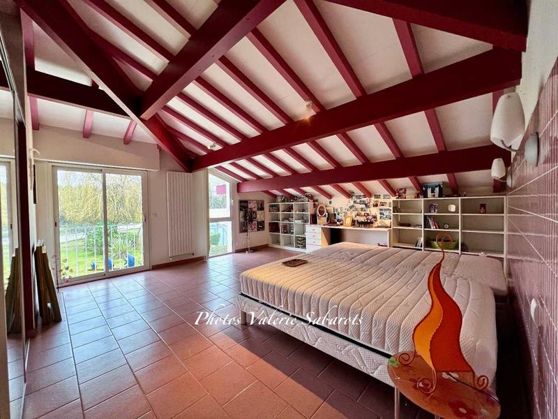 Propriété - 270 m² - 9 pièces