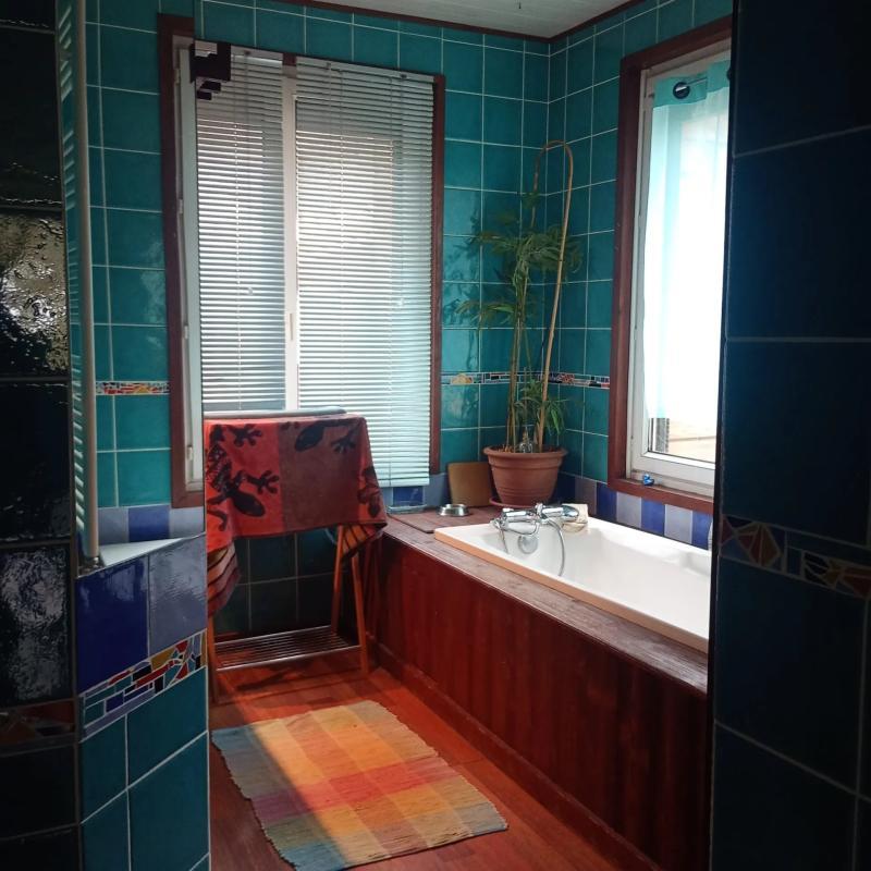 Maison - 230 m² - 8 pièces