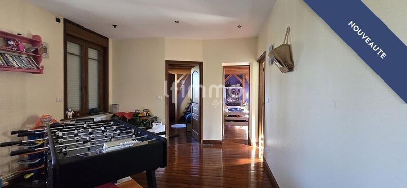 Maison - 220 m² - 9 pièces