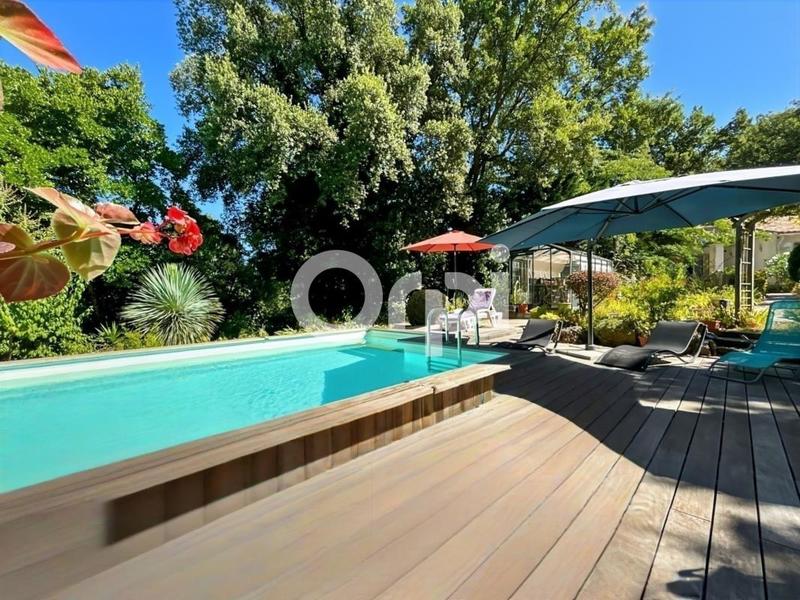 Maison - 280 m² - 9 pièces