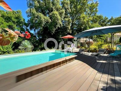 Maison - 280 m² - 9 pièces