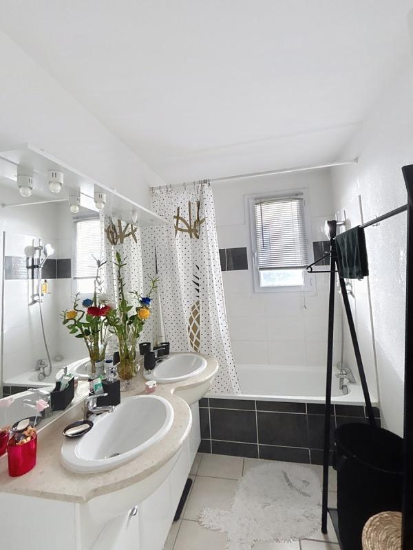 Appartement - 9 001 m² - 4 pièces