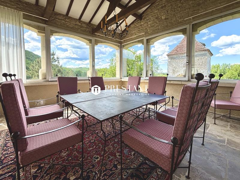 Château - 422 m² - 9 pièces