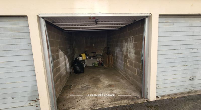 Parking / Garage - 11 m²