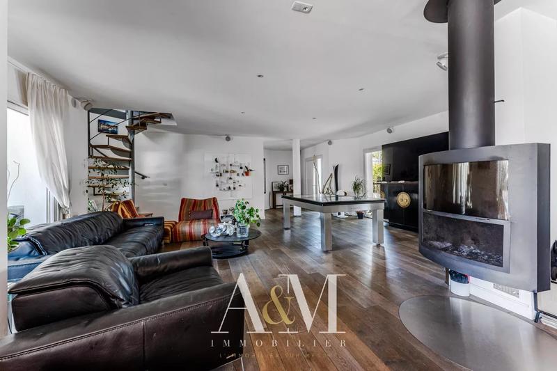 Maison - 350 m² - 10 pièces