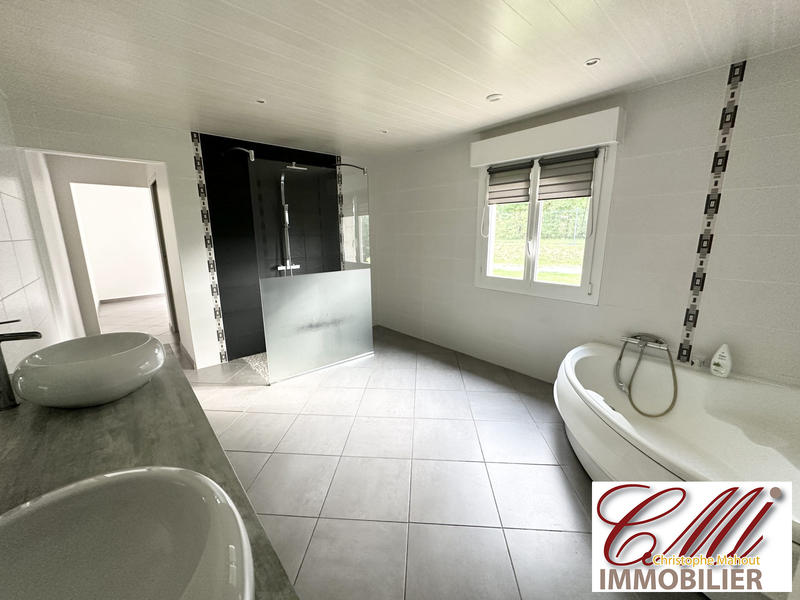 Maison - 215 m² - 7 pièces